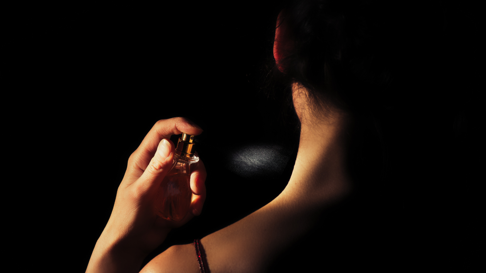 Come Far Durare più a Lungo il Tuo Profumo: 10 Consigli Pratici